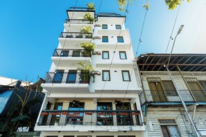 Exterior - Located in the heart of Casco Viejo’s nightlife 🎶🌃<br>Steps from bars and nightclubs, perfect for those who want a lively vibe 🍸🕺<br>There is nighttime noise due to the nightclub area 🔊✨ (Casco viejo)