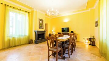 Villa (2 Bedrooms) | Living area