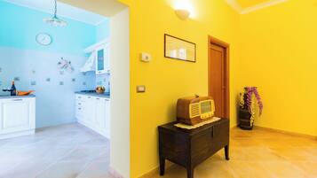 Vila (2 Bedrooms) | Dapur pribadi | Oven dan ketel listrik