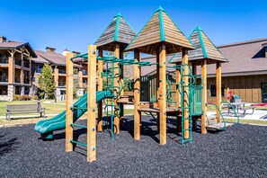 Children’s area - 2x3BR near West Entrance, Pool, Hot tub, game room (West Yellowstone)