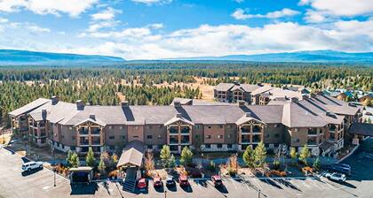 2BR near West Entrance, Pool, Hot Tub, Games Room