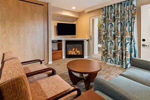 TV, fireplace, ping pong, stereo - 2BR Oasis Retreat w/ Resort Amenities & Pool (Palm Springs)
