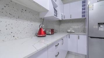 Deluxe Villa, Patio, Garden View | Private kitchen