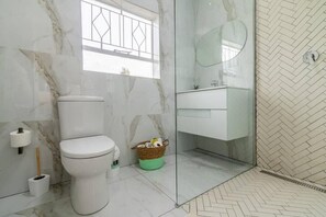 Bathroom - Greencroft Villa (Kempton Park)