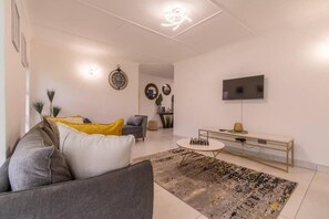 Living area - Greencroft Villa (Kempton Park)