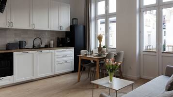 Apartment (3A) | Private kitchen | Fridge, stovetop, electric kettle, cookware/dishes/utensils