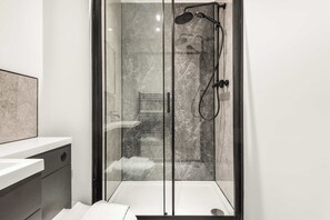 Shower, hair dryer, towels, shampoo