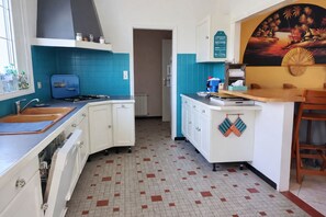 Private kitchen - Villa Horizon Bleu , maison familiale idéalement située à Montalivet (Vendays-Montalivet)