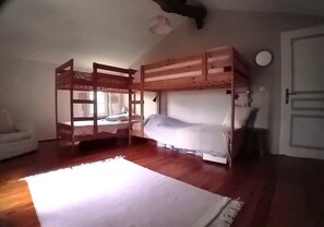 Room - Maison de campagne familiale avec piscine. (La Sauvetat-de-Savères)