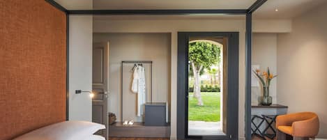 10 bedrooms, in-room safe, iron/ironing board, WiFi (free)