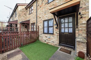 Exterior detail - Charming 1BR + Mezzanine / Free Allocated Parking (Cambridge)