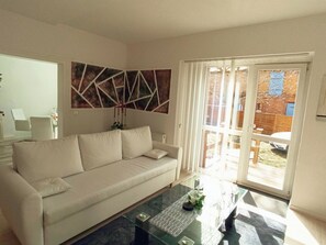 Smart TV, lettore DVD, libri
