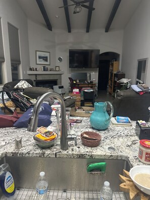 Interior - Cozy 2-bedroom house in awesome Albuquerque with AC (Albuquerque)