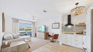 TV - Endless Escape A10-Beach Access-Sleeps 2 (Panama City Beach)