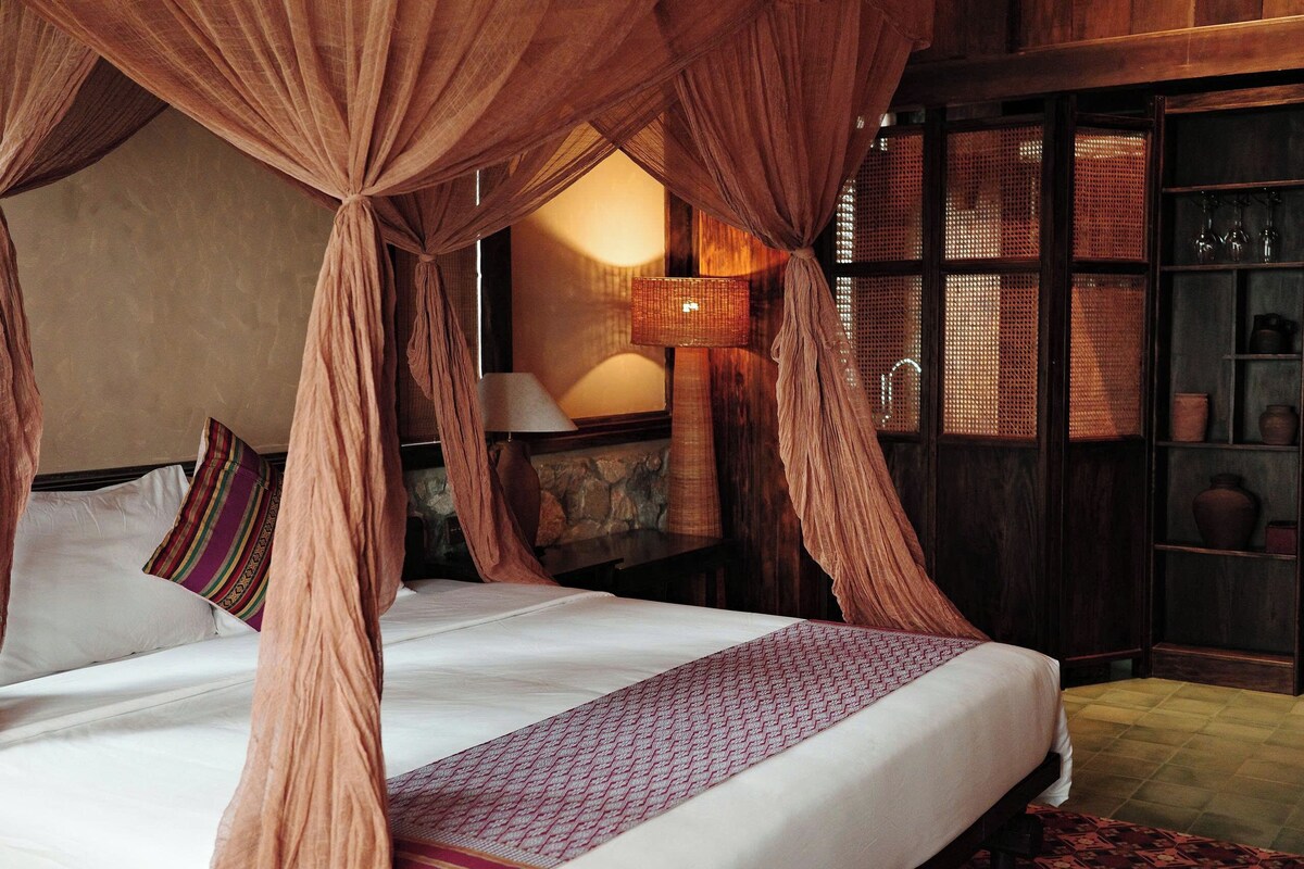 Bamboo House King/Twin | Minibar (some free items), desk, laptop workspace, WiFi (free)