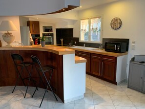 Private kitchen - Maison Namasté – havre de paix avec piscine et jardin – 6 couchages Alès (Méjannes-lès-Alès)