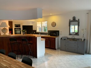 Dining - Maison Namasté – havre de paix avec piscine et jardin – 6 couchages Alès (Méjannes-lès-Alès)