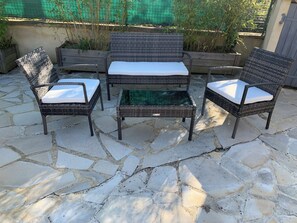 Terrace/patio - Maison Namasté – havre de paix avec piscine et jardin – 6 couchages Alès (Méjannes-lès-Alès)