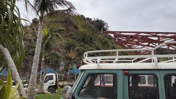 Basic-Bungalow, eingeschränkter Meerblick | Unterkunftsgelände