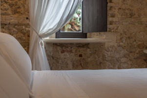 Cuna de viaje y ropa de cama 