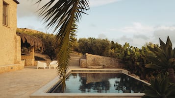 Villa, patio, vista al jardín | Alberca