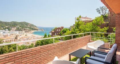 Casa Mirador with Sea View! Modern: 4 Bedrooms, 2.5 Bathrooms, Private Pool, Parking
