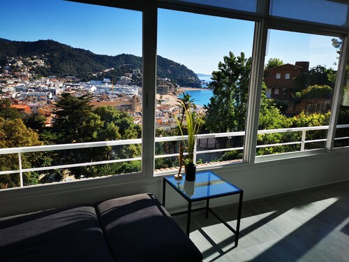 Casa Mirador with Sea View! Modern: 4 Bedrooms, 2.5 Bathrooms, Private Pool, Parking