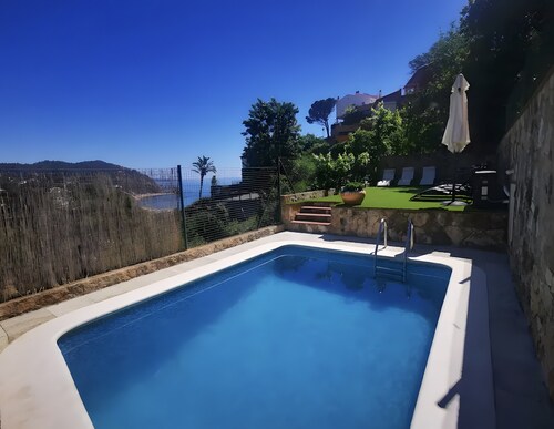 Casa Mirador with Sea View! Modern: 4 Bedrooms, 2.5 Bathrooms, Private Pool, Parking