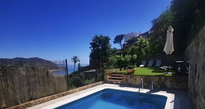 Casa Mirador with Sea View! Modern: 4 Bedrooms, 2.5 Bathrooms, Private Pool, Parking