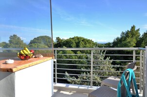 Habitación Deluxe doble, vistas parciales al mar | Vistas del balcón