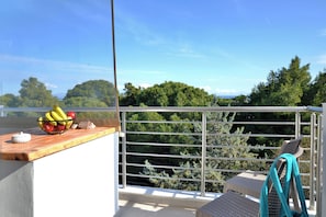 Chambre Deluxe double, vue partielle sur la mer | Vue du balcon