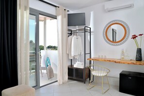 Deluxe tweepersoonskamer, gedeeltelijk uitzicht op zee | Interieur