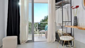 Deluxe Double Room, Partial Sea View | Interior