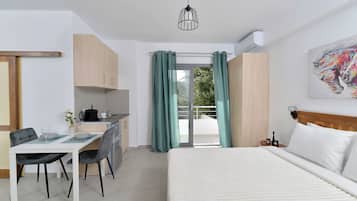 Comfort Studio, Garden View | In-room safe, blackout drapes, soundproofing, iron/ironing board