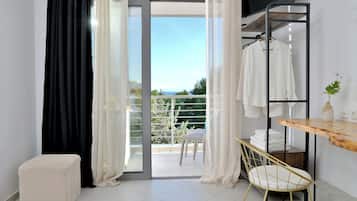 Deluxe Double Room, Partial Sea View | Interior