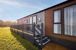 Exterior detail - Host & Stay | Coopers Cabin (Amotherby)