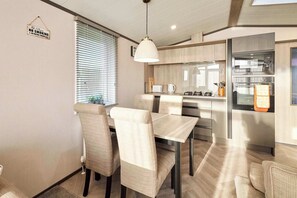 Dining - Host & Stay | Coopers Cabin (Amotherby)