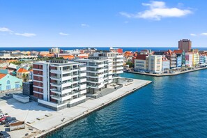 A waterfront hotel with multiple floors, a dock, and a view of the sea. - The Wharf Willemstad (Willemstad)