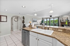 Family Condo, 2 Bedrooms, Balcony, Mountain View | Private kitchen - Golf Vista 171 (Pigeon Forge)