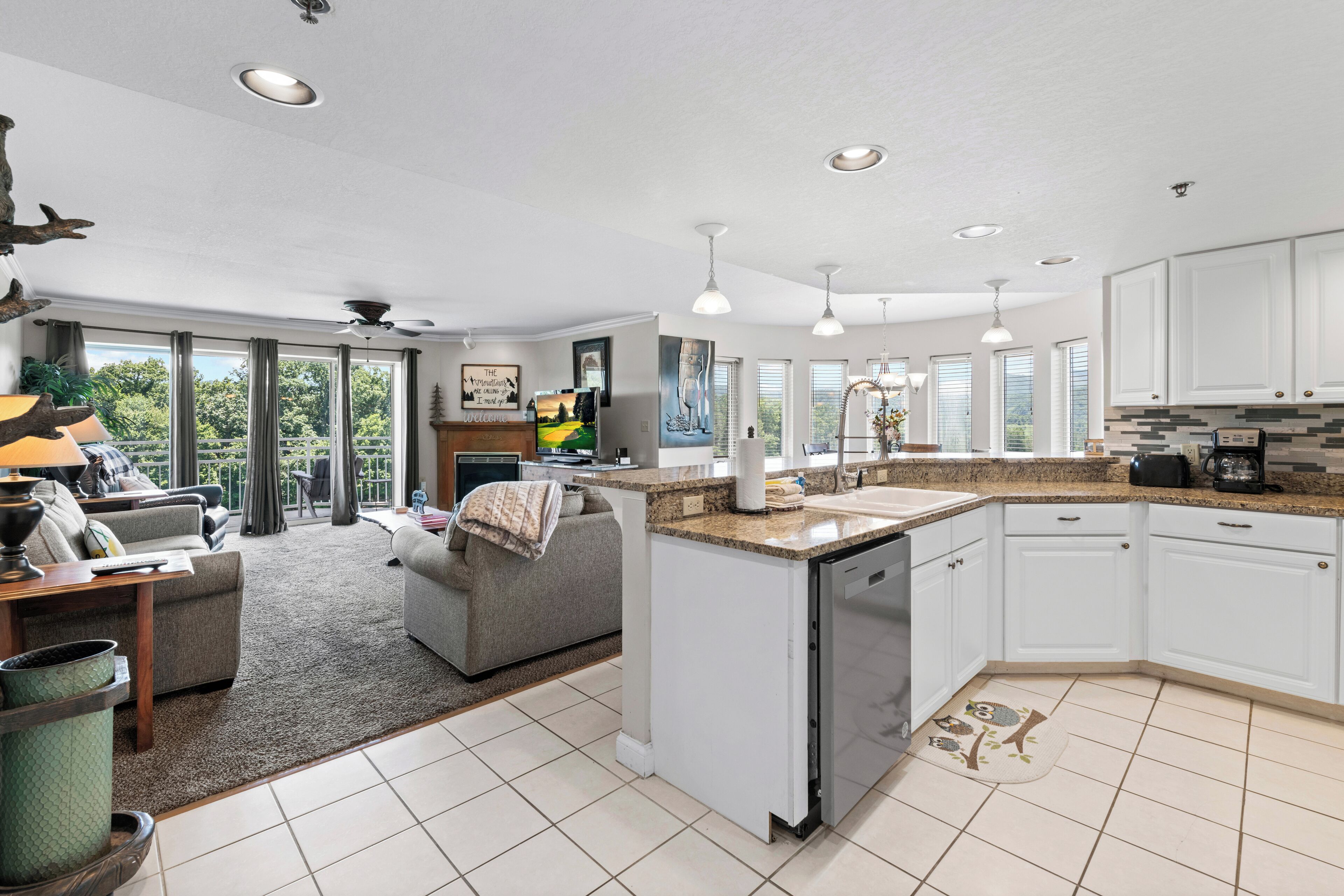 Family Condo, 2 Bedrooms, Balcony, Mountain View | Private kitchen