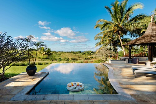 Horizon 4-Bedroom Ocean-View Villa / Infinity Pool & Tropical Garden