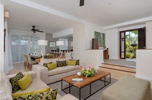 Living area - Horizon 4-Bedroom Ocean-View Villa / Infinity Pool & Tropical Garden (Bel Ombre)