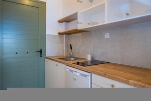 Exterior - 123 Soleil (Aegina)