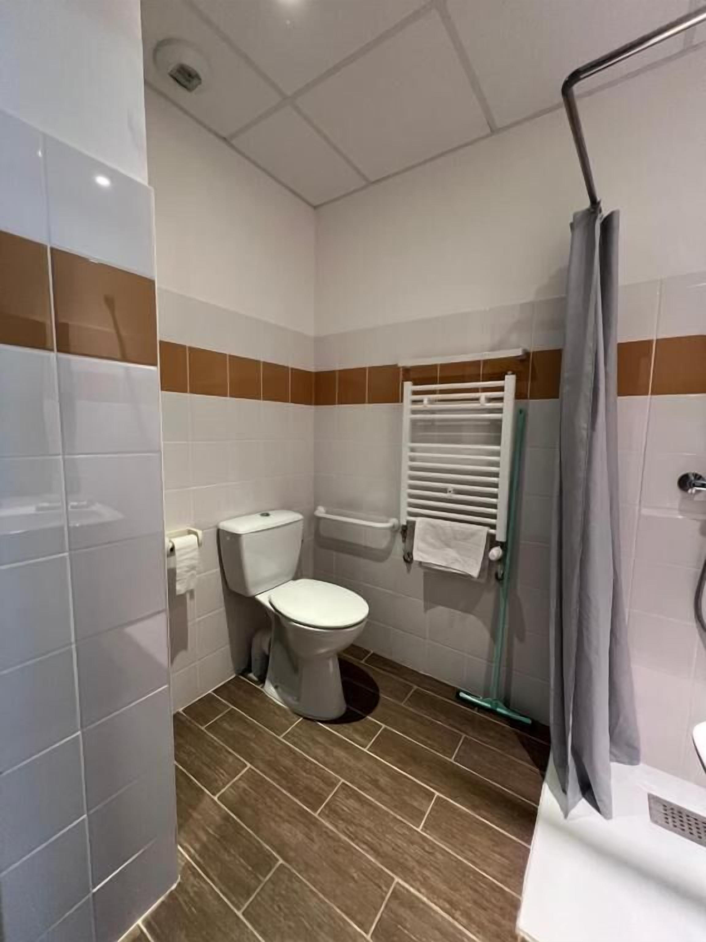 Classic-Zweibettzimmer, Bergblick | Badezimmer