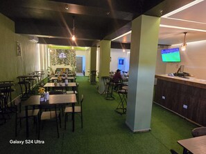 ห้องพัก, 1 ห้องนอน, พร้อมสิ่งอำนวยความสะดวกสำหรับผู้พิการ, สูบบุหรี่ได้ | ร้านอาหาร