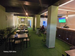 ห้องพัก, 1 ห้องนอน, พร้อมสิ่งอำนวยความสะดวกสำหรับผู้พิการ, สูบบุหรี่ได้ | ร้านอาหาร