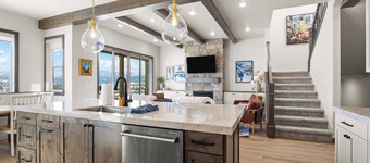 Dual-Homes, 10br10ba, Sleeps 32, 2 HotTubs-Views