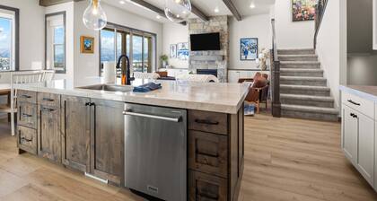 Dual-Homes, 10br10ba, Sleeps 32, 2 HotTubs-Views