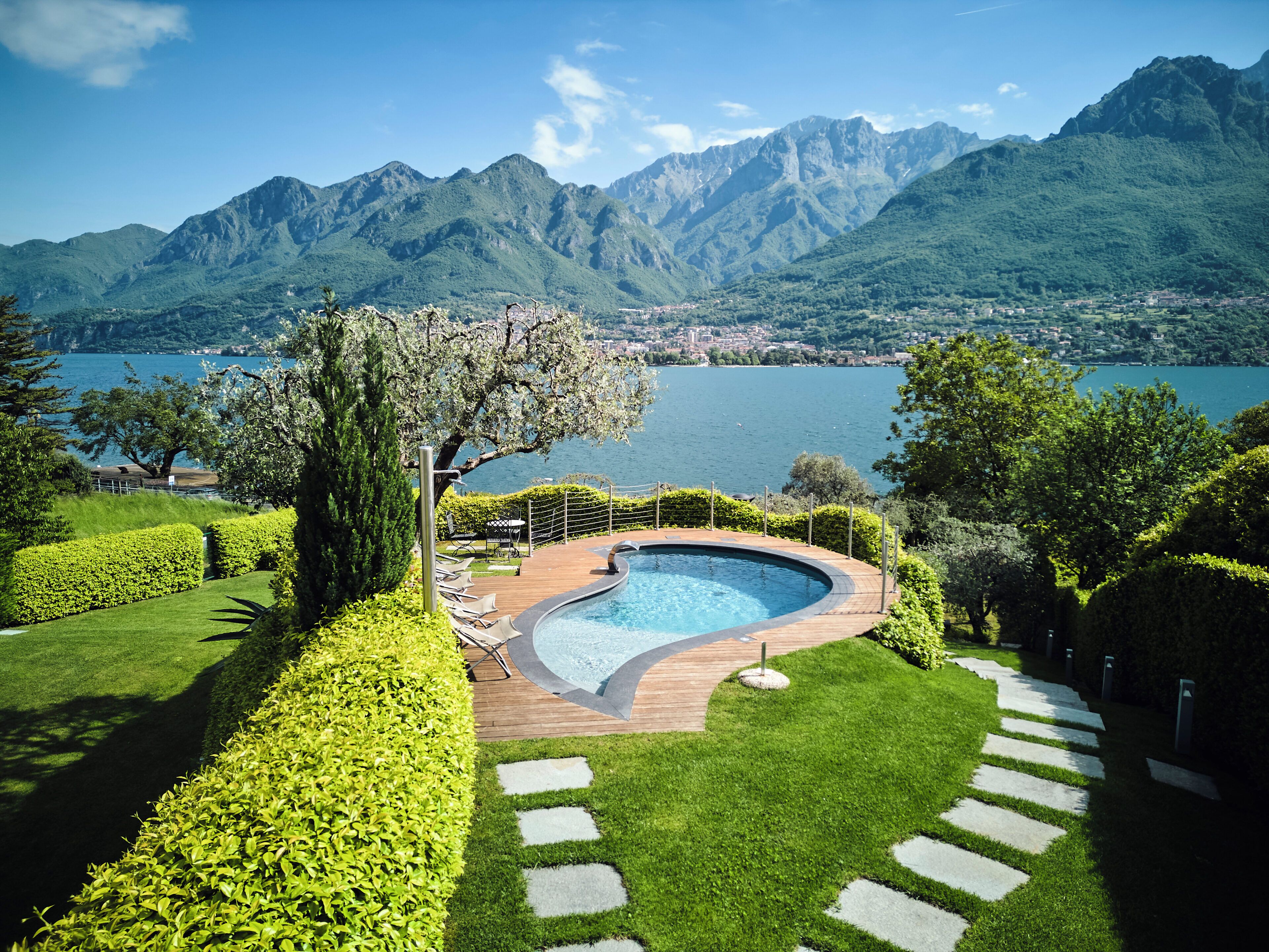 Outdoor pool, pool loungers