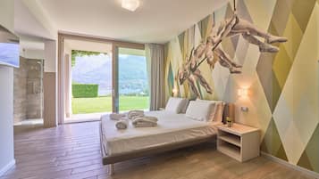 Villa de lujo, vistas al lago | Caja fuerte, cortinas opacas, tabla de planchar con plancha